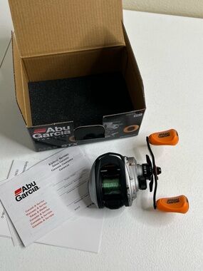 Abu Garcia Max STX Baitcast Fishing Reel Right Hand Retrieve Spooled 6.4:1 Ratio